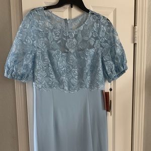 Adrianna Papell New light blue gown. Lace top with crepe gown. Front slit. Sz 12